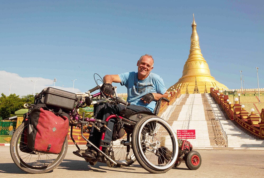 Mit dem Rollstuhl über 3000 Kilometer durch ein goldenes Land